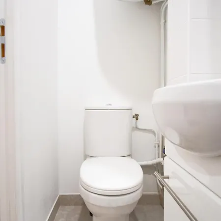 Cozy In A Quiet Location 15th Apartment Paris